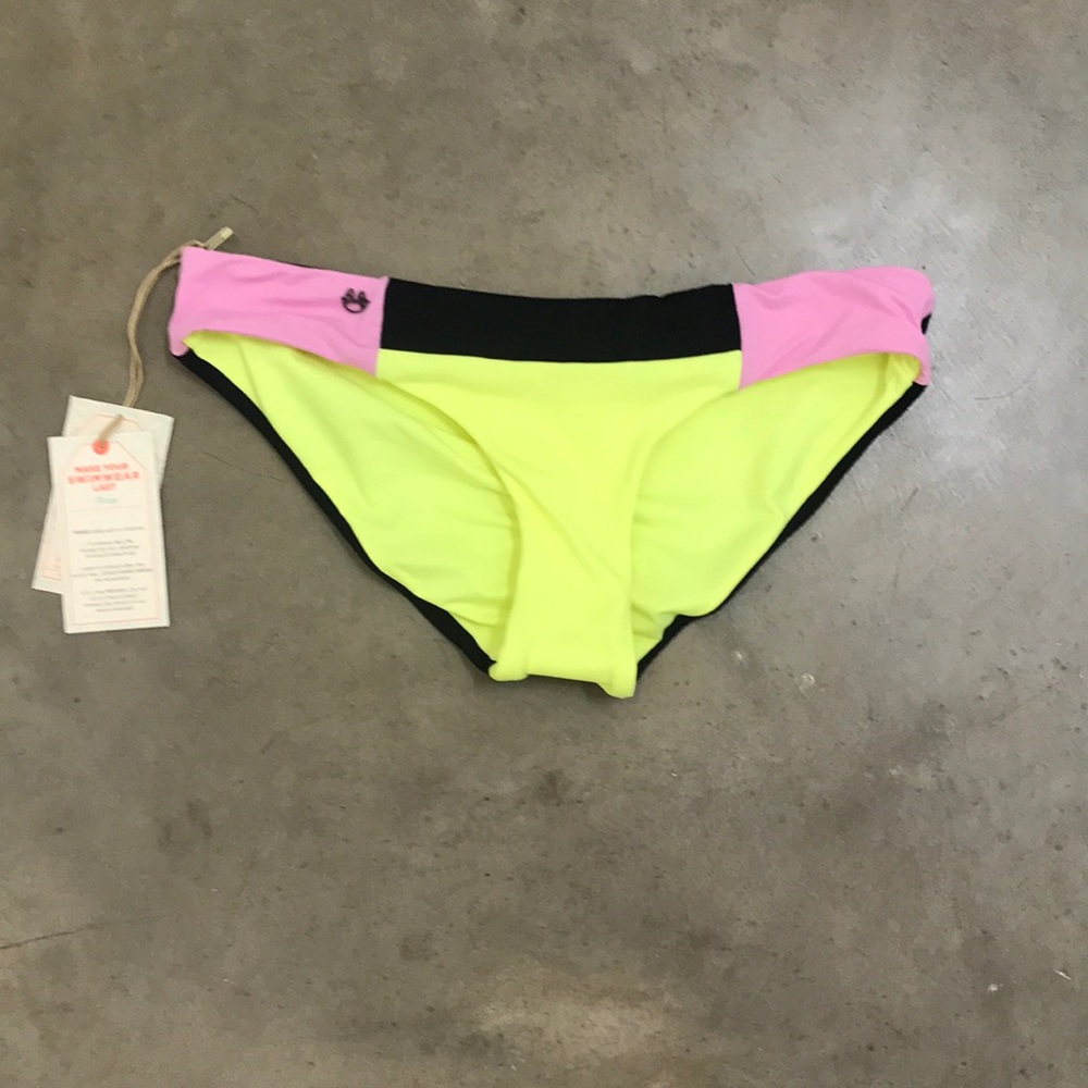 Maaji Signature Cut Bottom